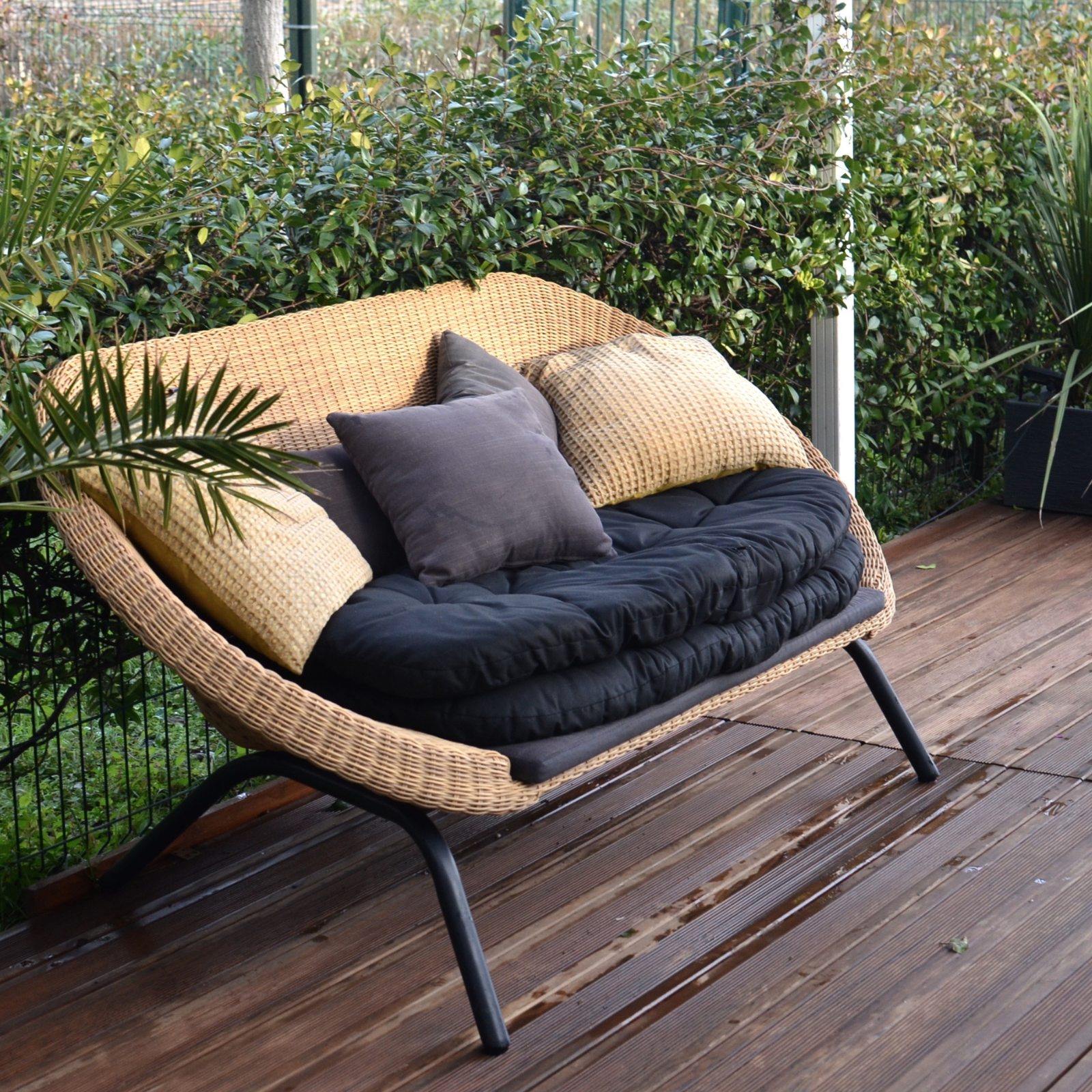 Discover the Most Effective Ways to Clean Outdoor Furniture Cushions